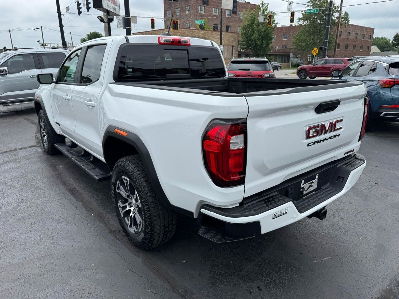 Used 2025 GMC Canyon AT4 w/ Technology Plus Package AWD/4WD image 8