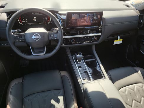 New 2026 Nissan Pathfinder Platinum image 2