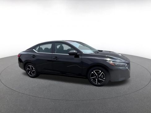 Used 2025 Nissan Sentra SV FWD image 2