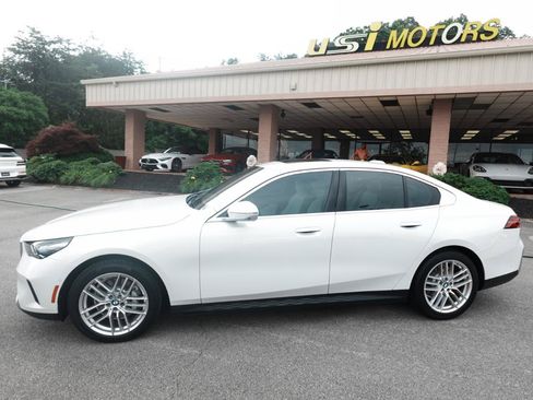 Used 2025 BMW 530i xDrive AWD/4WD image 5