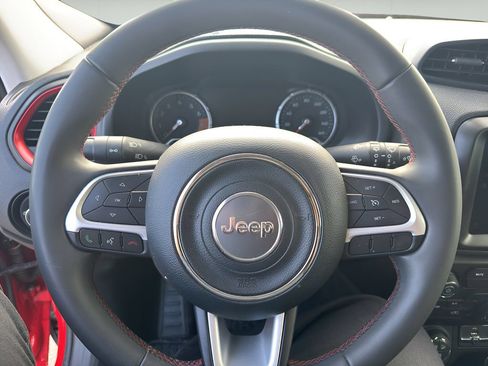 Used 2023 Jeep Renegade Trailhawk AWD/4WD image 19
