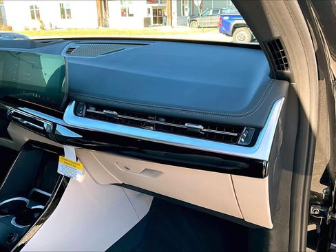 Used 2025 BMW X1 xDrive28i w/ Technology Package image 19