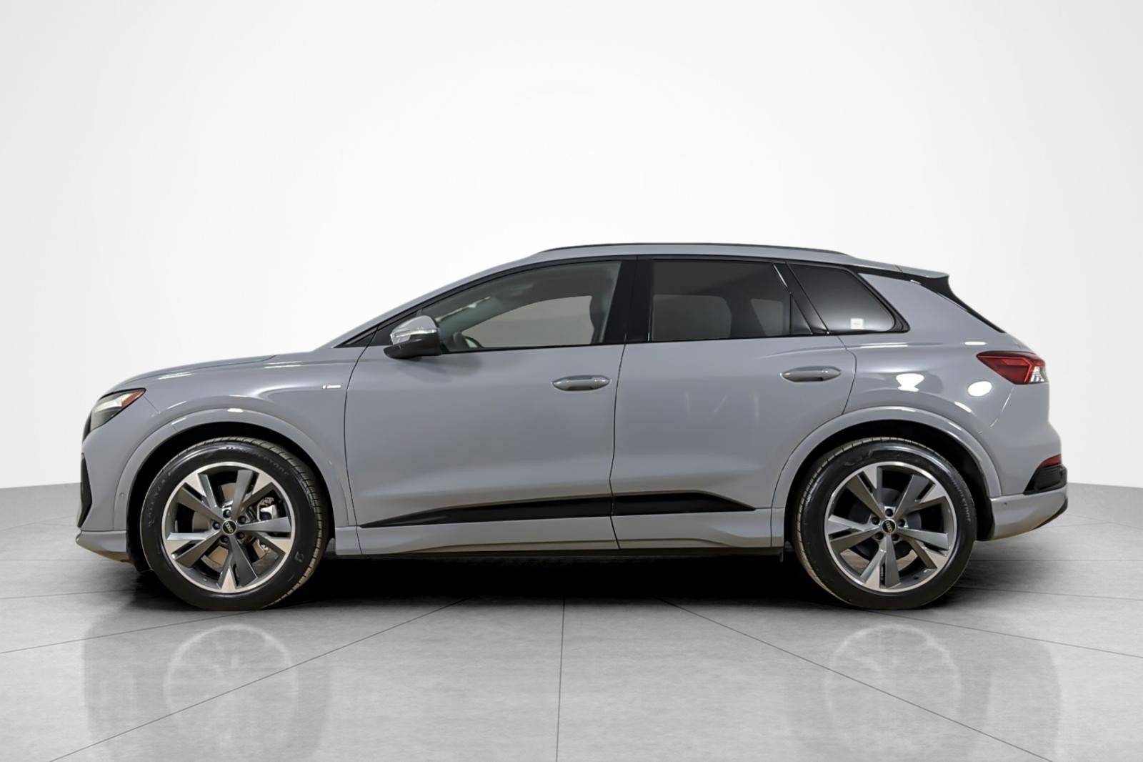 Certified 2024 Audi Q4 e-tron Premium Plus w/ Premium Plus AWD/4WD image 2
