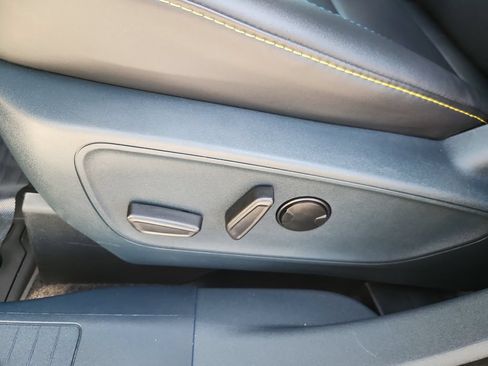 Used 2025 Ford Maverick Lobo AWD/4WD image 8