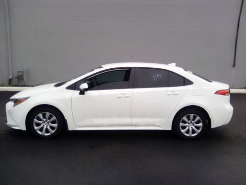 Used 2026 Toyota Corolla LE FWD image 12