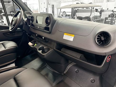 Used 2023 Mercedes-Benz Sprinter 2500 image 26