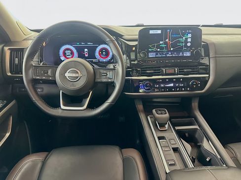Used 2025 Nissan Pathfinder Platinum FWD image 23
