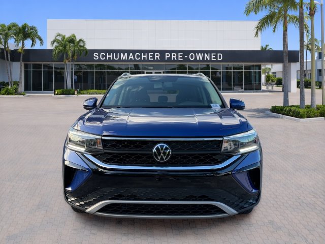 Used 2022 Volkswagen Taos SE FWD image 2