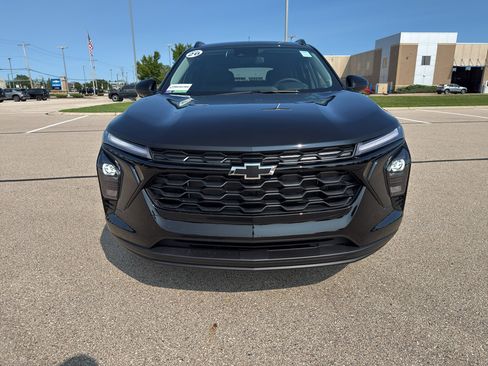 New 2026 Chevrolet Trax LT w/ Driver Confidence Package FWD image 7