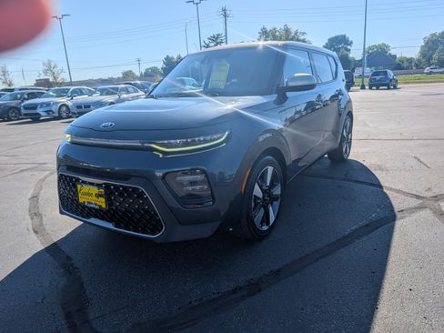 Used 2020 Kia Soul EX w/ Option Group 015 FWD image 4