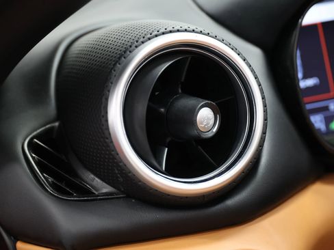 Used 2015 Ferrari California T image 21