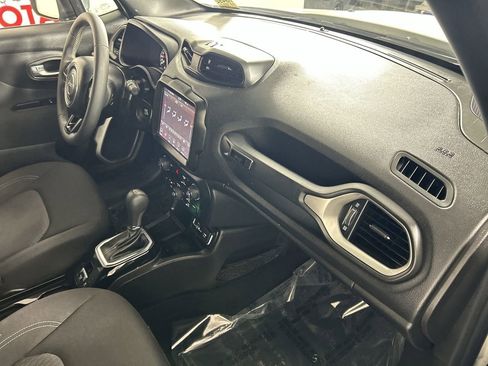 Used 2021 Jeep Renegade Latitude image 25