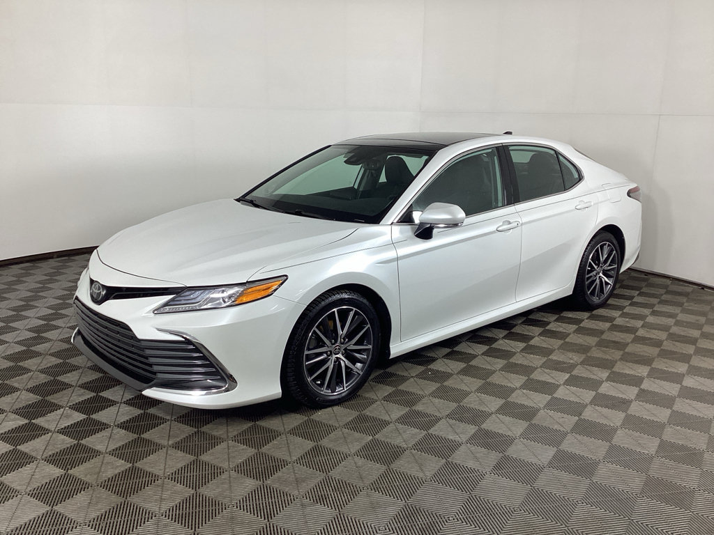 Used 2023 Toyota Camry XLE FWD image 5