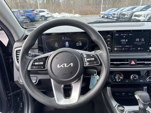 Certified 2024 Kia Seltos LX image 10
