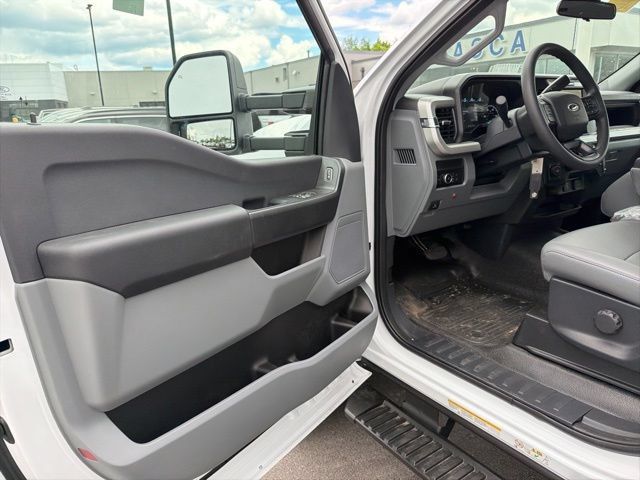 New 2026 Ford F550 4x4 Regular Cab Super Duty image 8