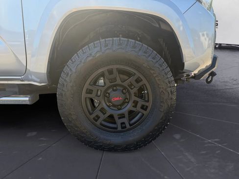 Used 2019 Toyota Tacoma TRD Sport w/ Technology Package AWD/4WD image 22