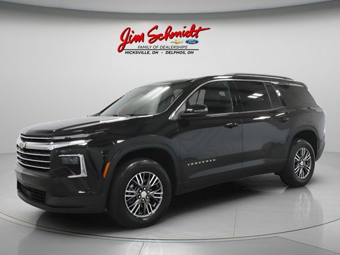 Used 2026 Chevrolet Traverse LT AWD/4WD image 2
