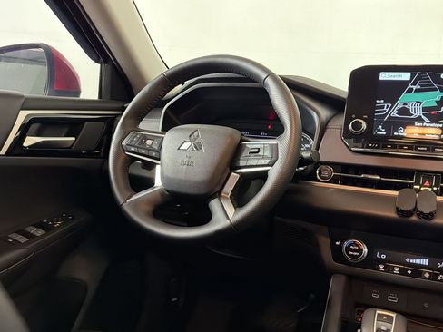 Used 2024 Mitsubishi Outlander SE FWD image 28