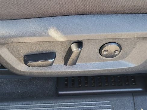 Used 2023 Nissan Rogue SV image 22