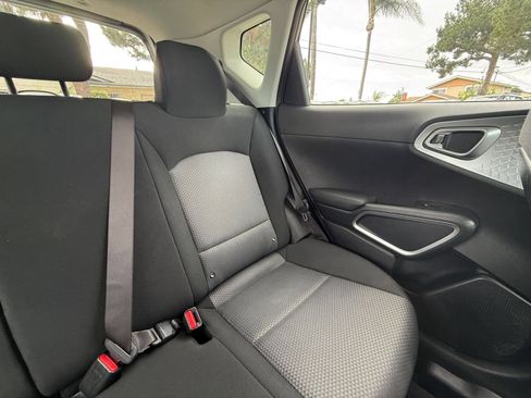 Used 2025 Kia Soul LX w/ LX Technology Package FWD image 33