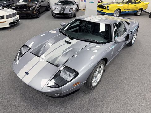 Used 2006 Ford GT RWD image 27