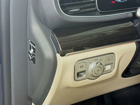 Used 2020 Mercedes-Benz GLE 350 w/ Premium Package image 10