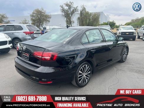 Used 2016 Volkswagen Jetta Sport FWD image 4