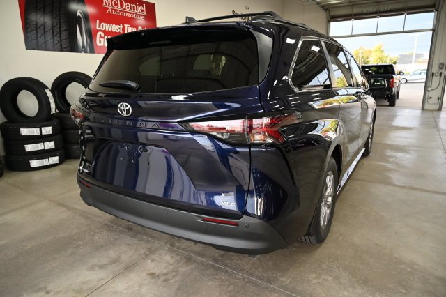 New 2026 Toyota Sienna XLE AWD/4WD image 6