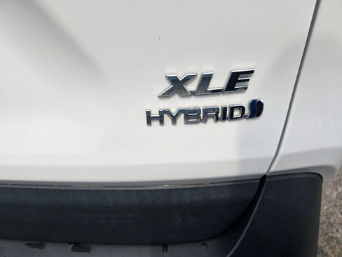 Used 2022 Toyota RAV4 XLE w/ XLE Grade Weather Package AWD/4WD image 32