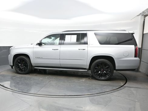 Used 2016 GMC Yukon XL SLT image 3
