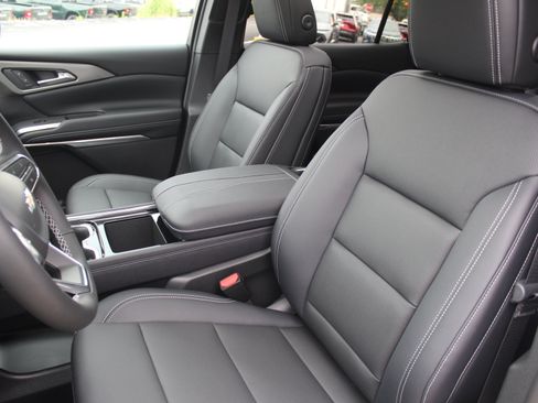 New 2026 Chevrolet Traverse LT w/ Sun and Wheel Package AWD/4WD image 9