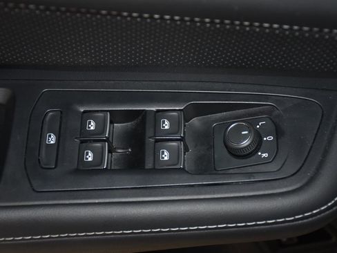 Used 2025 Volkswagen Atlas SEL AWD/4WD image 21