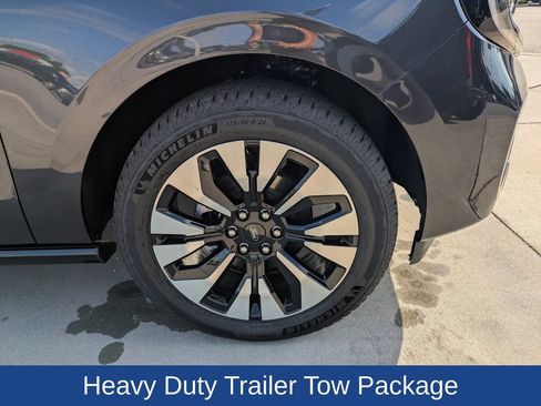 Certified 2025 Ford Expedition Max Platinum w/ Platinum Ultimate Package AWD/4WD image 10