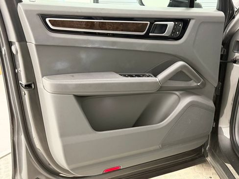 Certified 2023 Porsche Cayenne AWD/4WD image 14