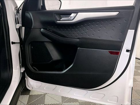 Used 2020 Ford Escape SE image 23