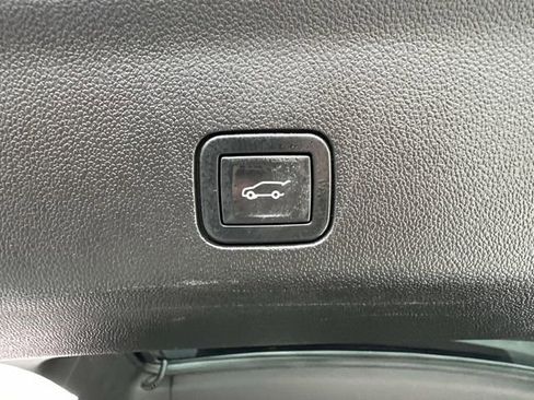 Used 2021 Cadillac Escalade Premium Luxury w/ Driver Assist Tech Package image 31