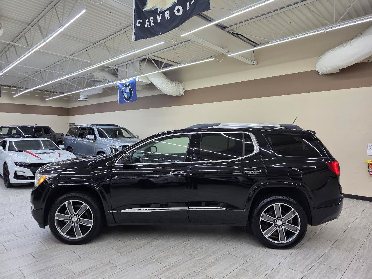 Used 2017 GMC Acadia Denali AWD/4WD image 9