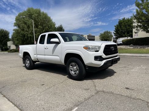 Used 2016 Toyota Tacoma SR w/ SR Convenience Package RWD image 8