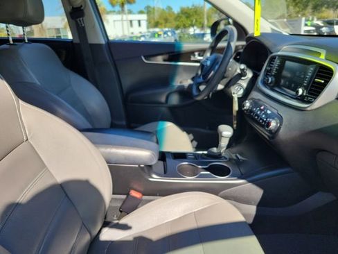 Used 2020 Kia Sorento LX image 32