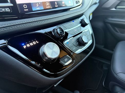 New 2026 Chrysler Pacifica Select image 24