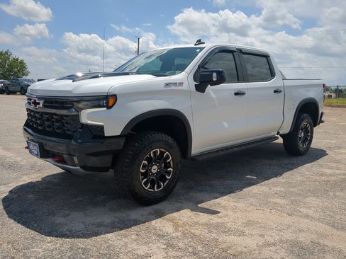 Used 2025 Chevrolet Silverado 1500 ZR2 w/ Technology Package AWD/4WD image 6