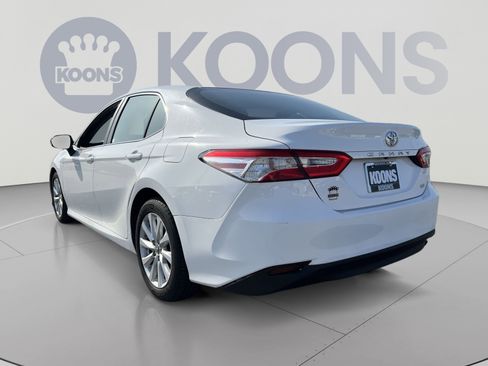 Used 2018 Toyota Camry LE FWD image 4