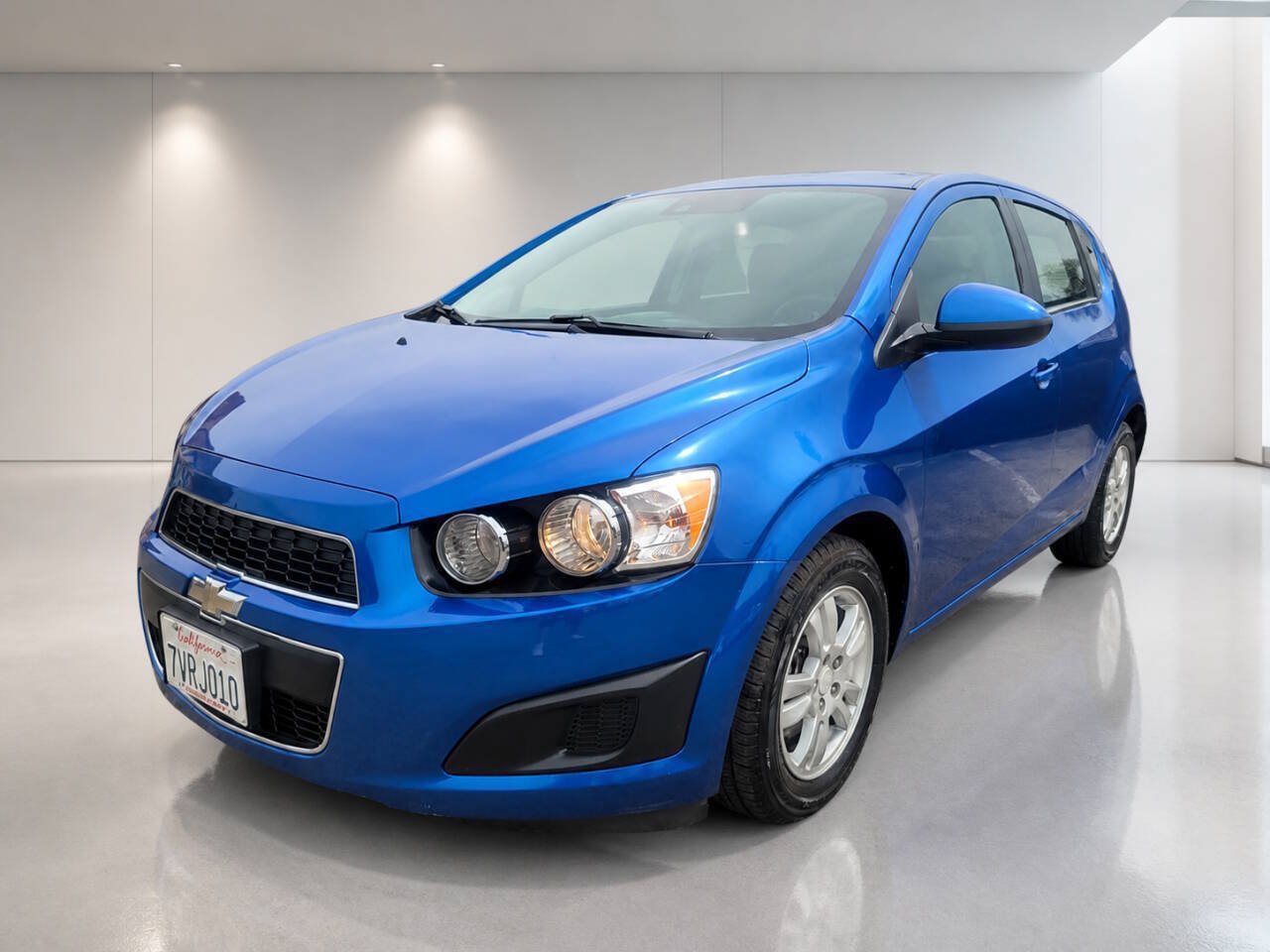 Used 2016 Chevrolet Sonic LT w/ Driver Confidence Package FWD image 1