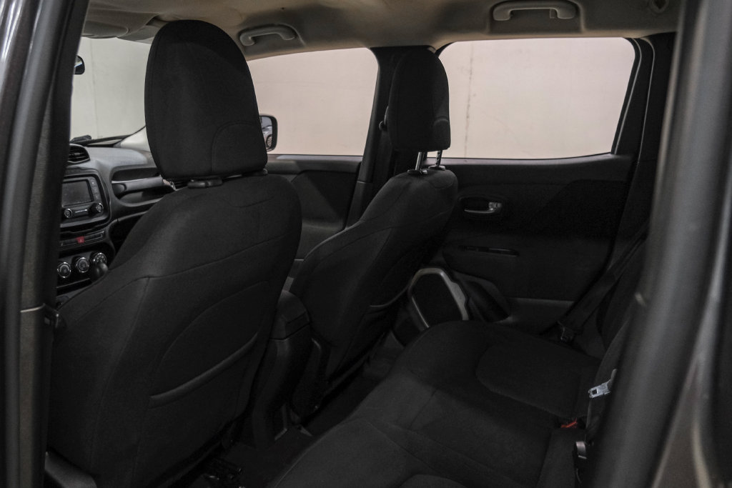 Used 2017 Jeep Renegade Latitude w/ Cold Weather Group AWD/4WD image 36