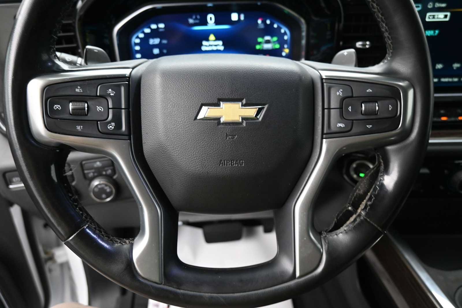 Used 2023 Chevrolet Silverado 1500 LT w/ Z71 Off-Road Package AWD/4WD image 6