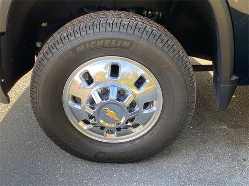 Used 2024 Chevrolet Silverado 3500 High Country w/ Technology Package image 6