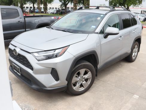 Used 2024 Toyota RAV4 XLE w/ Convenience Package FWD image 5