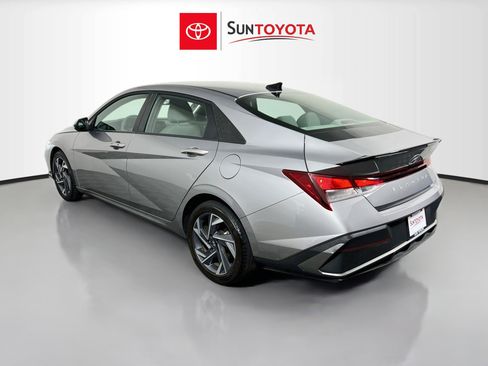 Used 2025 Hyundai Elantra Sport FWD image 6