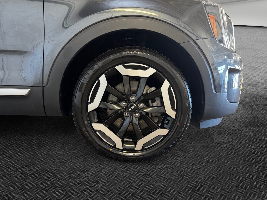 Certified 2024 Kia Telluride EX w/ EX Captain's Chair Package FWD image 11