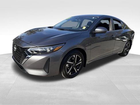 Used 2025 Nissan Sentra SV image 3